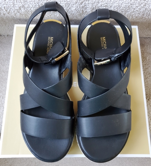 Michael Kors Brittany sandal - Picture 2 of 7